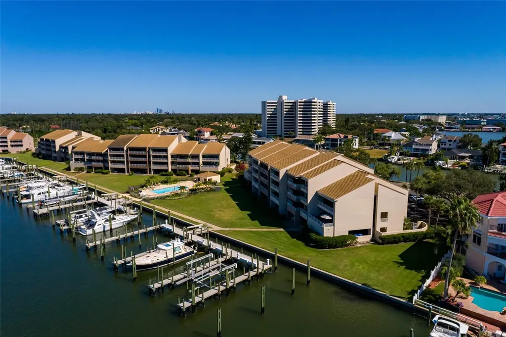 2795 Kipps Colony Drive S St Petersburg FL 33707