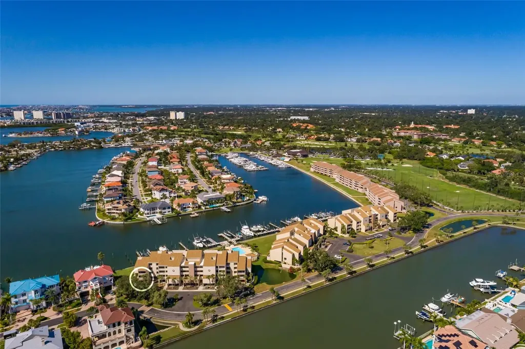 2795 Kipps Colony Drive S St Petersburg FL 33707