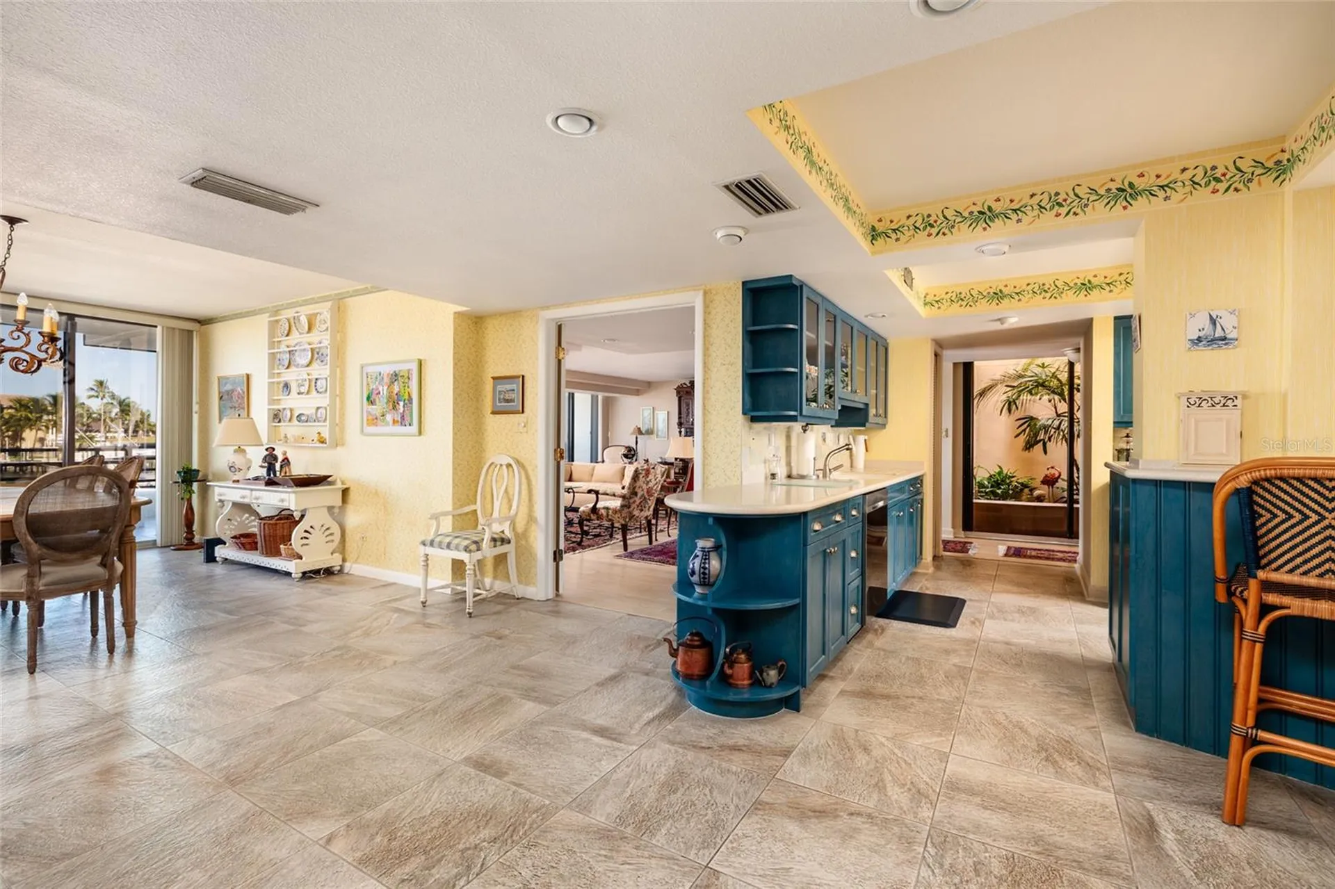 2795 Kipps Colony Drive S St Petersburg FL 33707