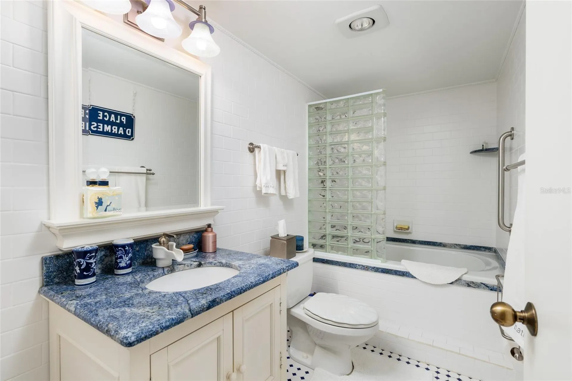 2795 Kipps Colony Drive S St Petersburg FL 33707