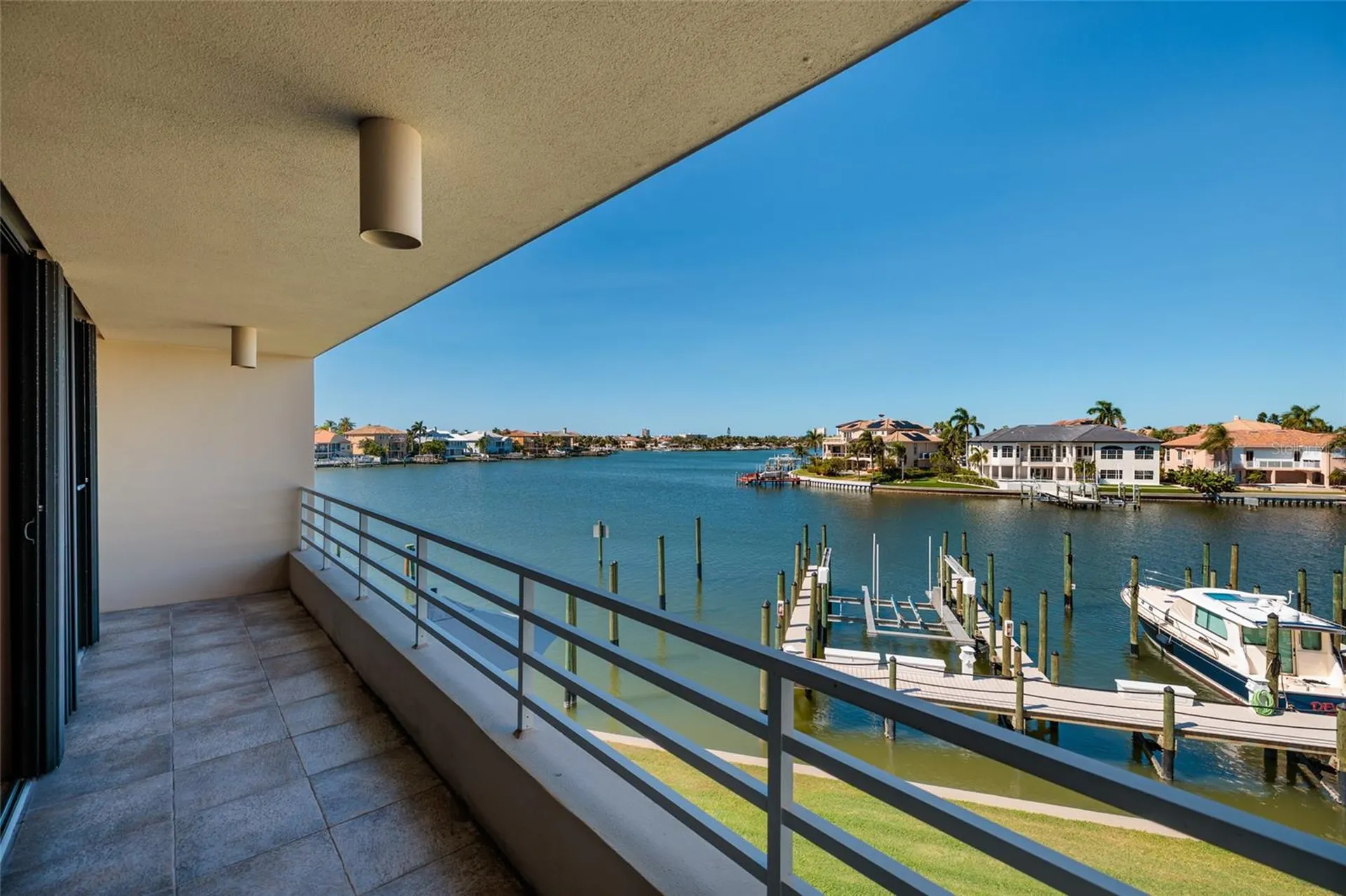 2795 Kipps Colony Drive S St Petersburg FL 33707