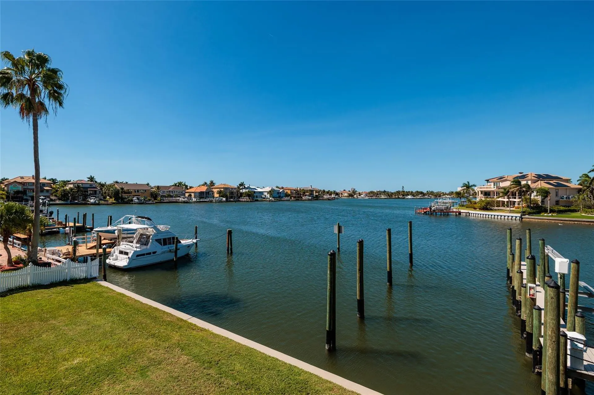 2795 Kipps Colony Drive S St Petersburg FL 33707
