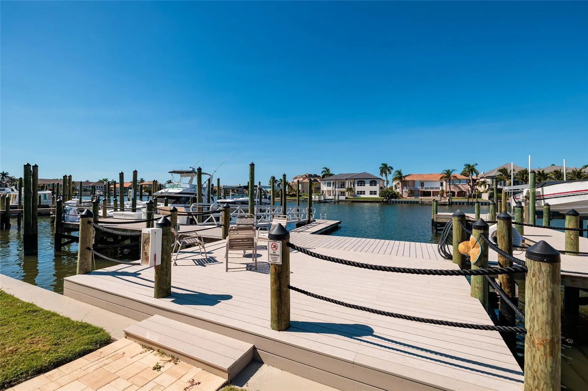 2795 Kipps Colony Drive S St Petersburg FL 33707