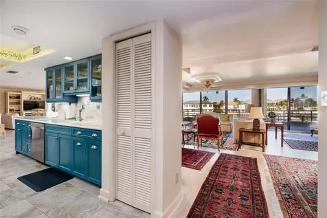 2795 Kipps Colony Drive S St Petersburg FL 33707
