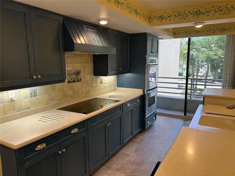 2795 Kipps Colony Drive S St Petersburg FL 33707