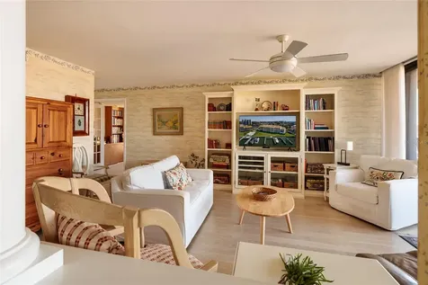2795 Kipps Colony Drive S St Petersburg FL 33707