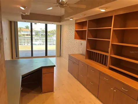 2795 Kipps Colony Drive S St Petersburg FL 33707