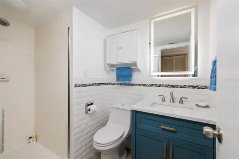 2795 Kipps Colony Drive S St Petersburg FL 33707