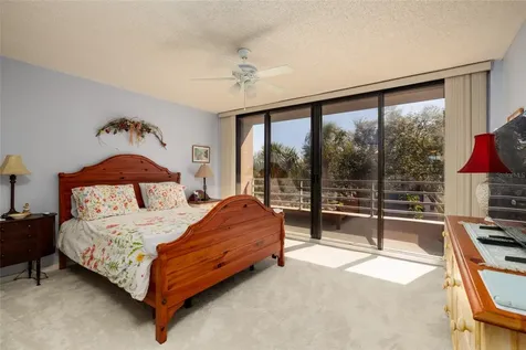 2795 Kipps Colony Drive S St Petersburg FL 33707