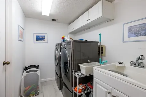 2795 Kipps Colony Drive S St Petersburg FL 33707