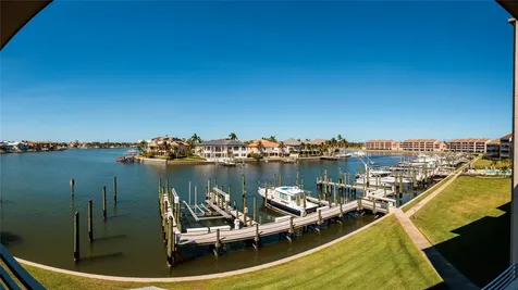 2795 Kipps Colony Drive S St Petersburg FL 33707