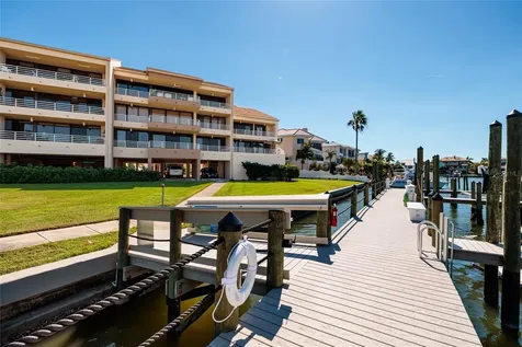2795 Kipps Colony Drive S St Petersburg FL 33707