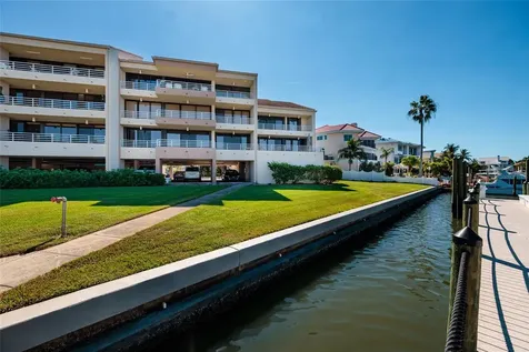 2795 Kipps Colony Drive S St Petersburg FL 33707