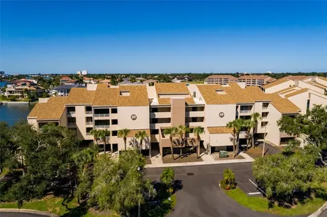 2795 Kipps Colony Drive S St Petersburg FL 33707