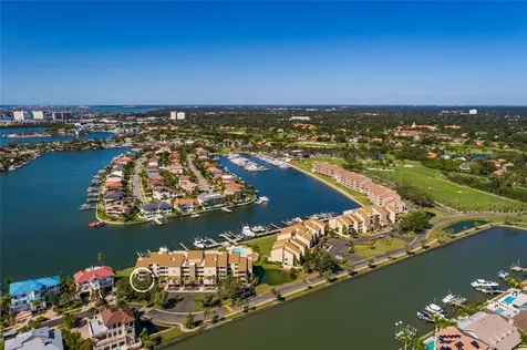 2795 Kipps Colony Drive S St Petersburg FL 33707
