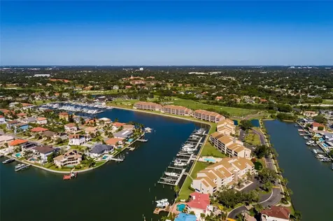 2795 Kipps Colony Drive S St Petersburg FL 33707