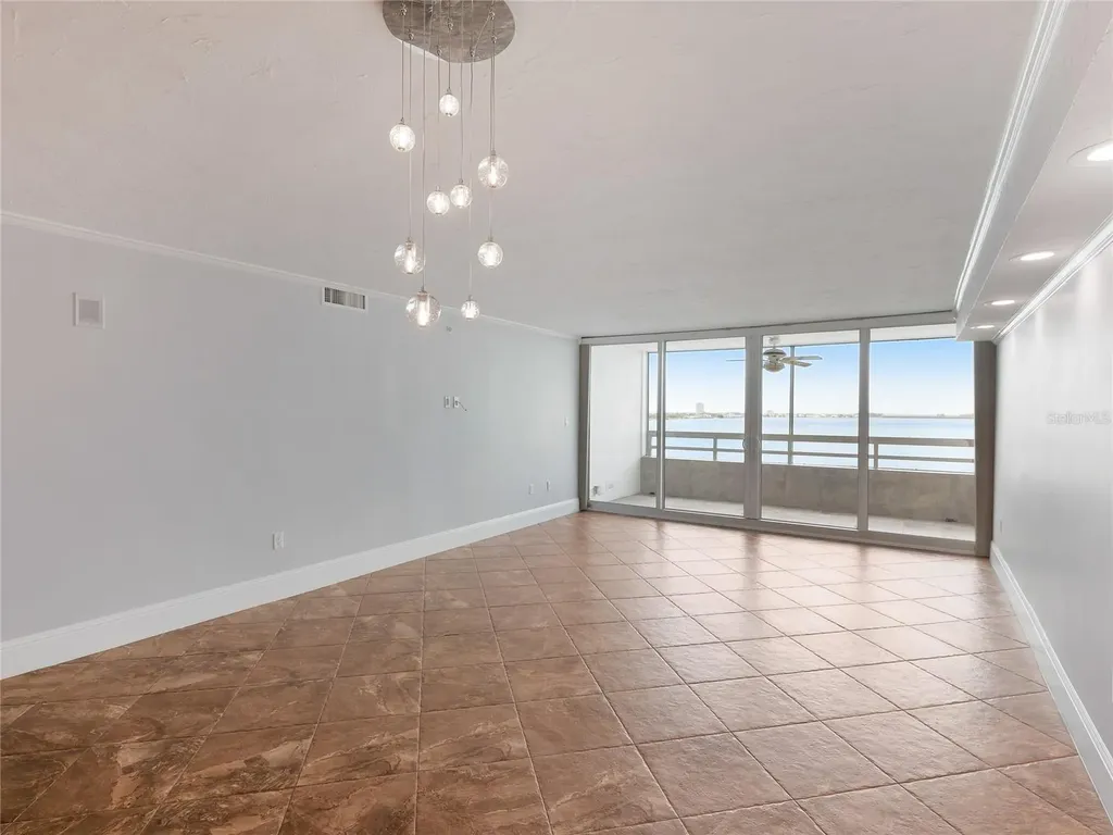 988 Boulevard Of The Arts Sarasota FL 34236