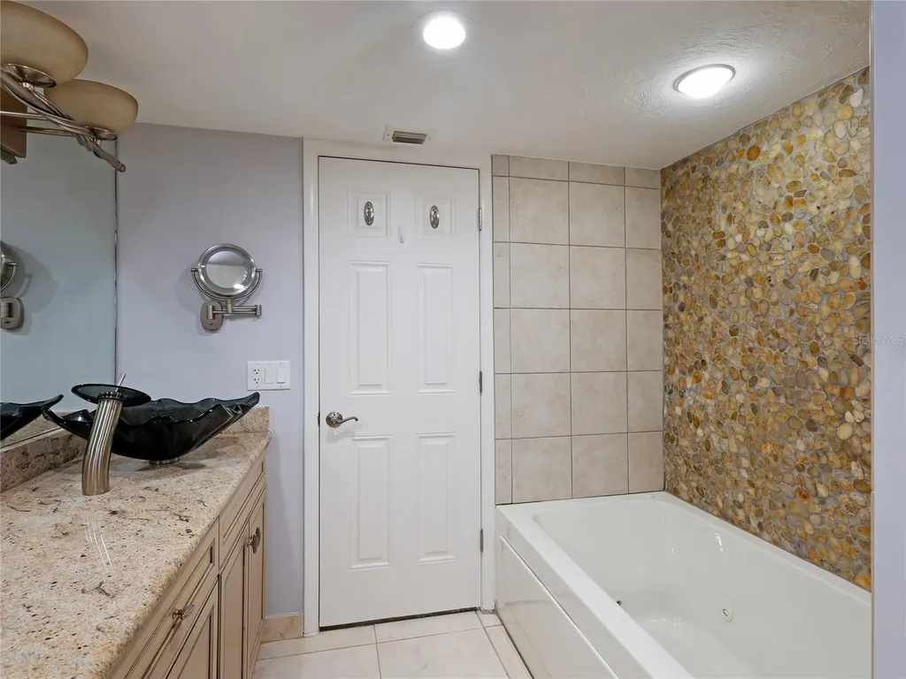 988 Boulevard Of The Arts Sarasota FL 34236