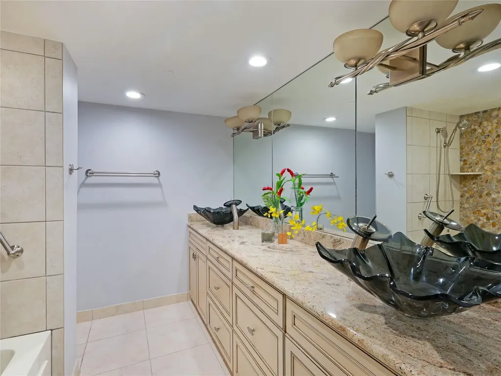 988 Boulevard Of The Arts Sarasota FL 34236