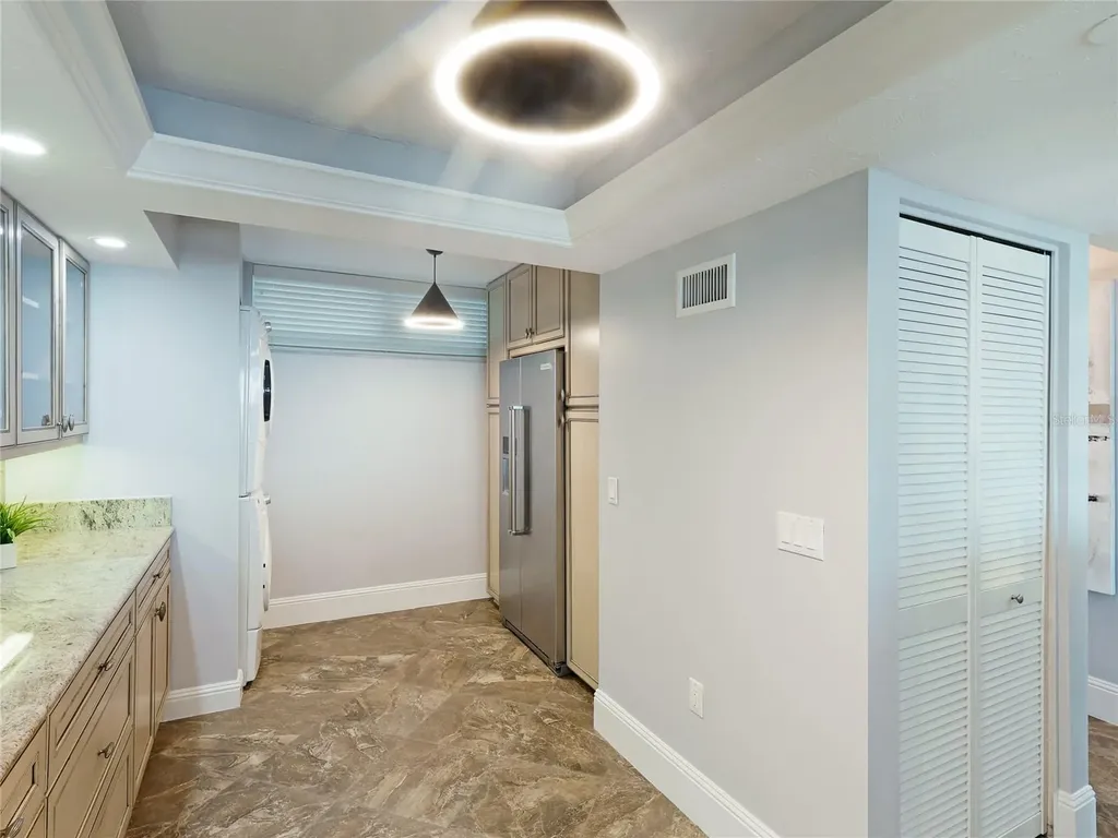 988 Boulevard Of The Arts Sarasota FL 34236