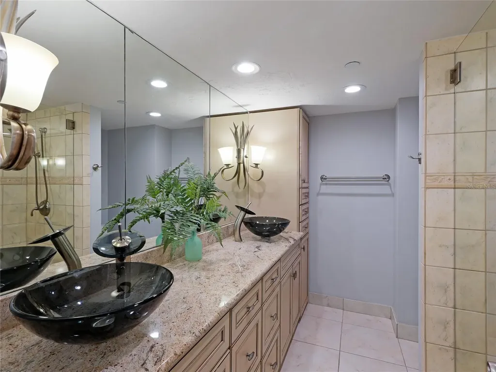 988 Boulevard Of The Arts Sarasota FL 34236