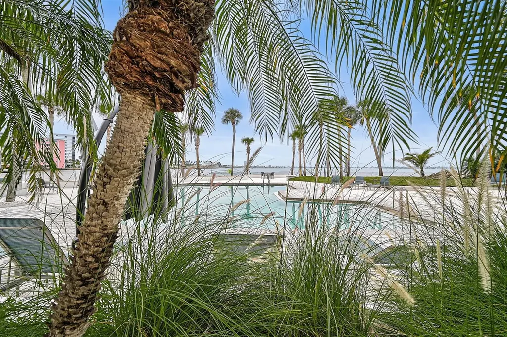 988 Boulevard Of The Arts Sarasota FL 34236