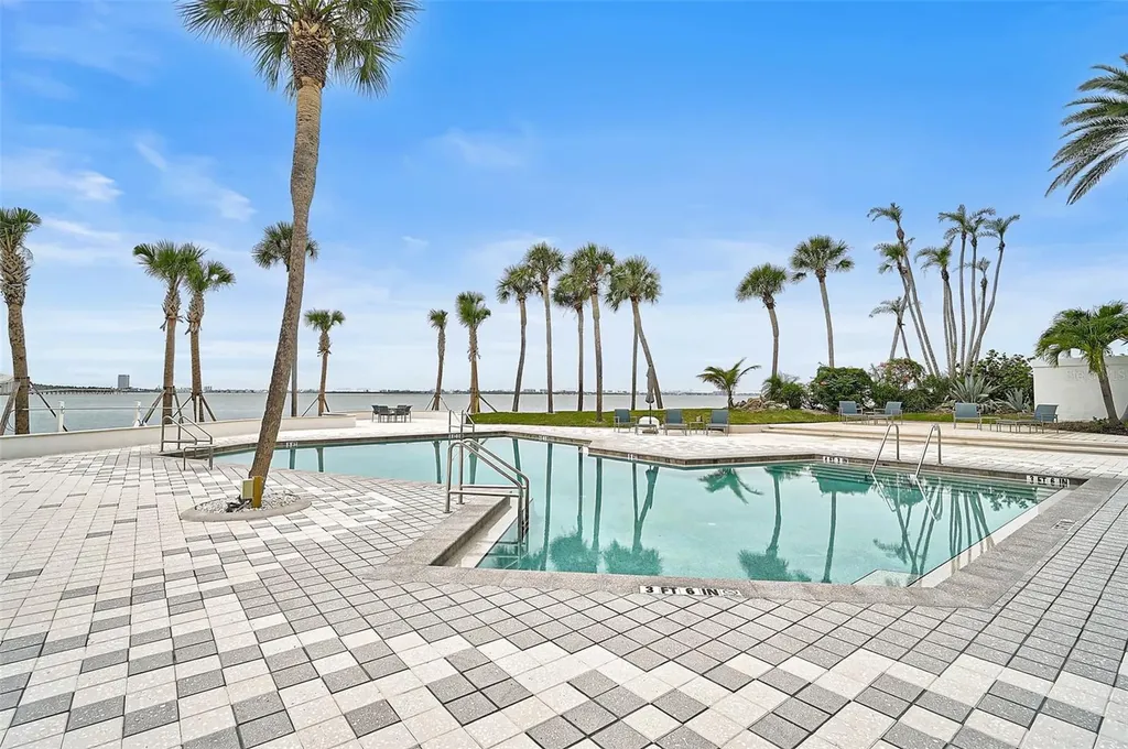 988 Boulevard Of The Arts Sarasota FL 34236