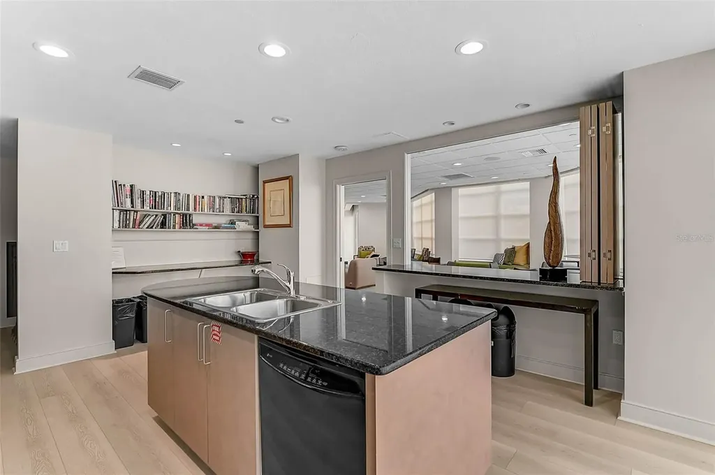 988 Boulevard Of The Arts Sarasota FL 34236