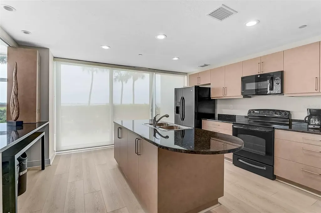 988 Boulevard Of The Arts Sarasota FL 34236