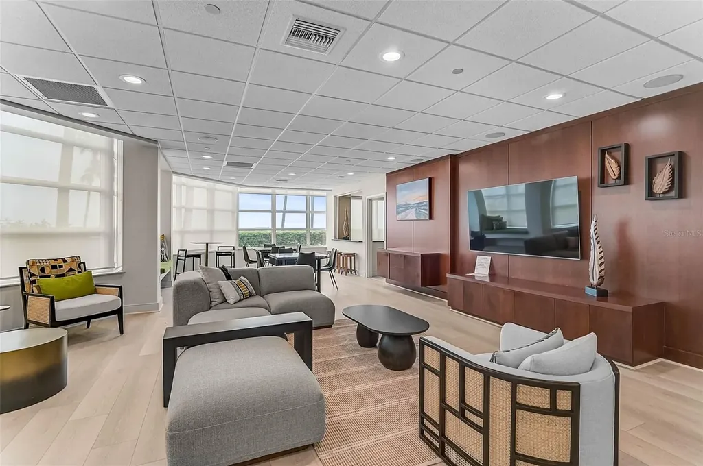 988 Boulevard Of The Arts Sarasota FL 34236