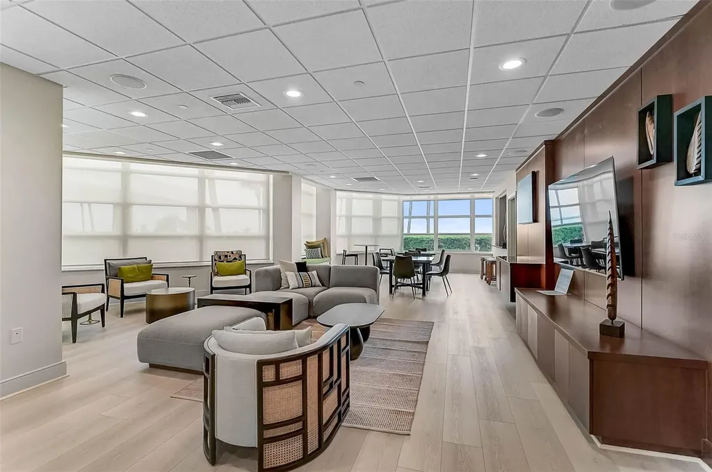 988 Boulevard Of The Arts Sarasota FL 34236