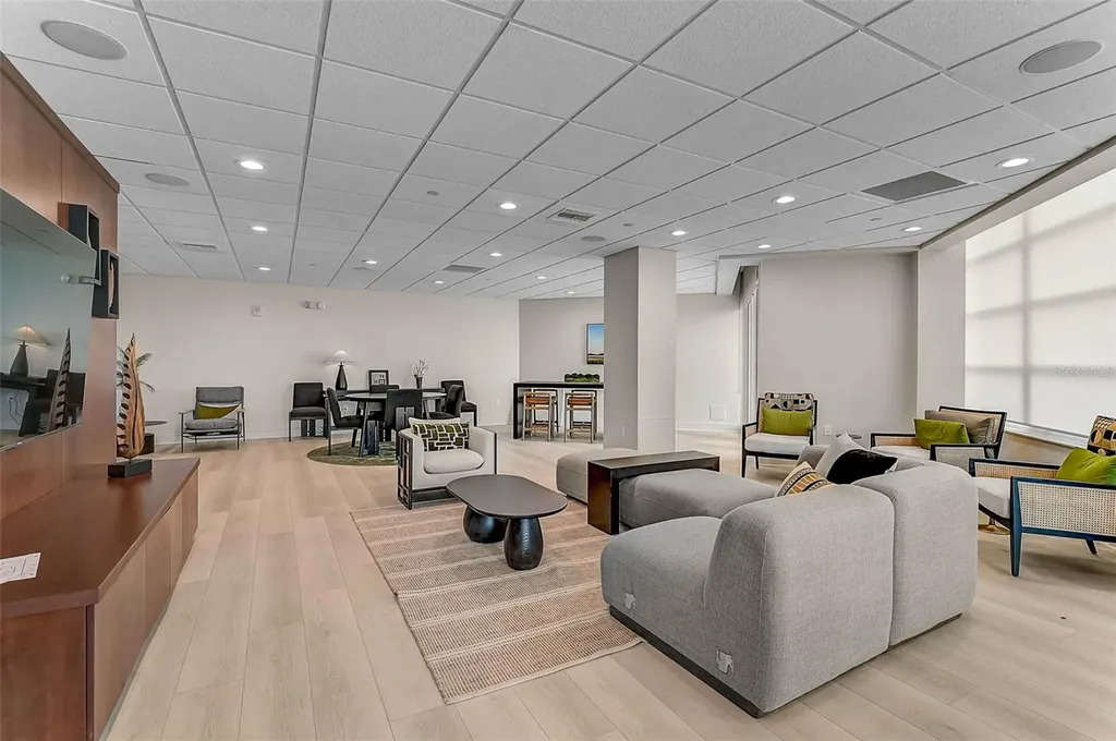 988 Boulevard Of The Arts Sarasota FL 34236