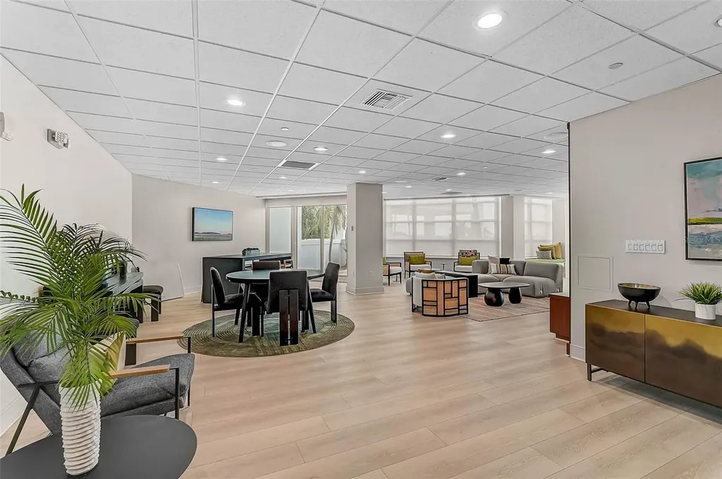 988 Boulevard Of The Arts Sarasota FL 34236