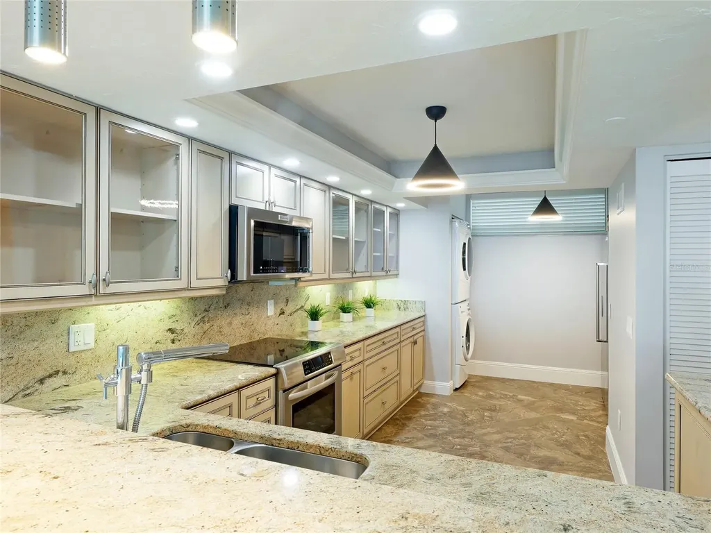 988 Boulevard Of The Arts Sarasota FL 34236