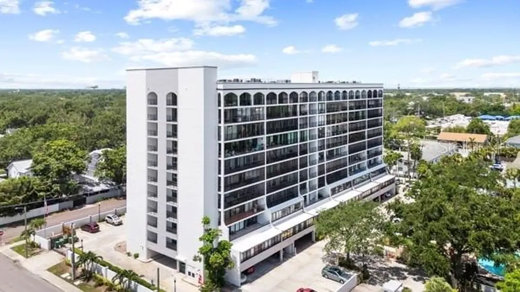 3211 W Swann Avenue Tampa FL 33609