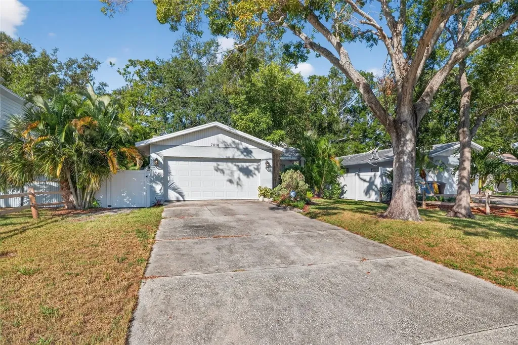 7016 2nd Street N St Petersburg FL 33702