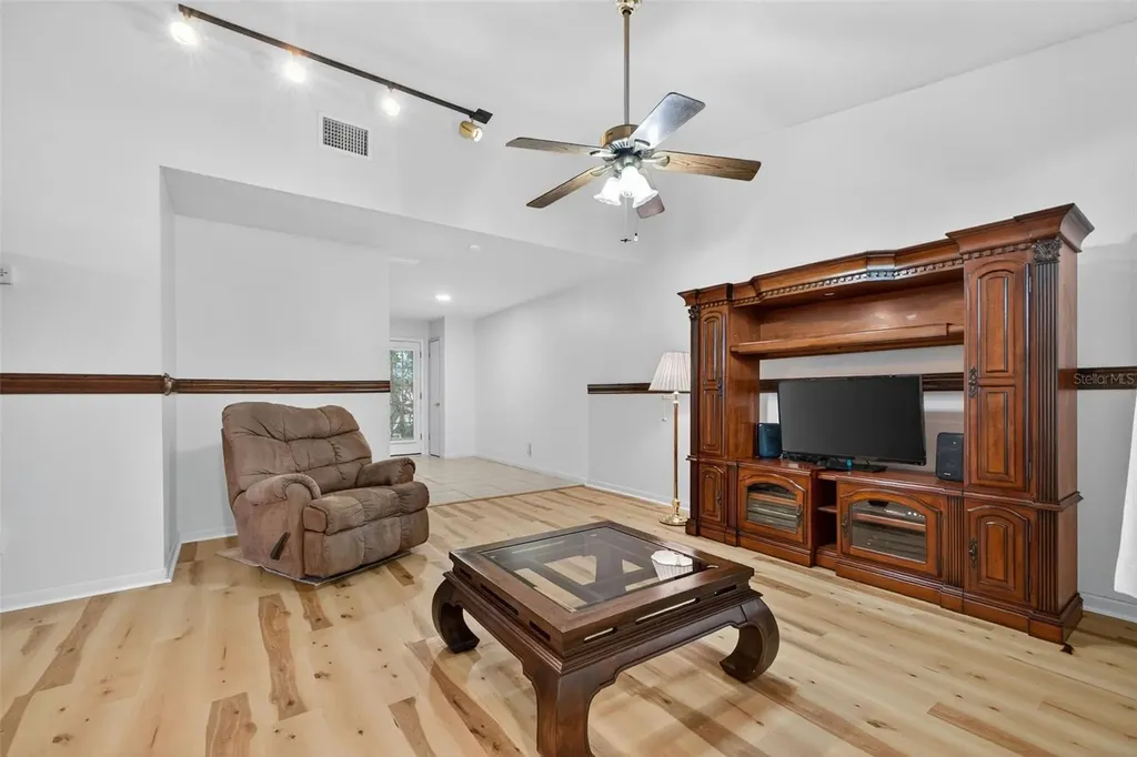 7016 2nd Street N St Petersburg FL 33702