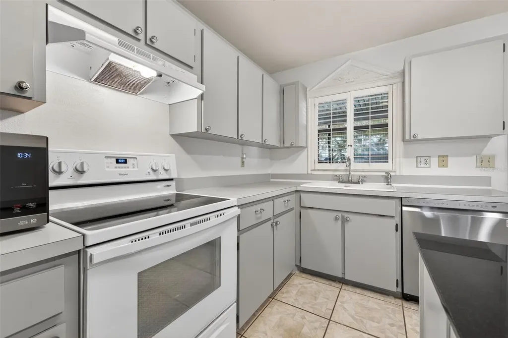 7016 2nd Street N St Petersburg FL 33702