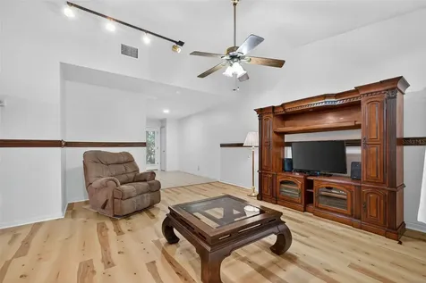 7016 2nd Street N St Petersburg FL 33702