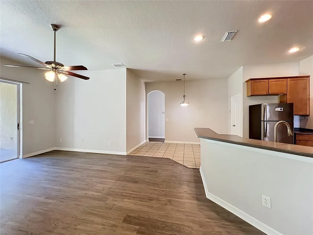16318 Bridgelawn Avenue Lithia FL 33547