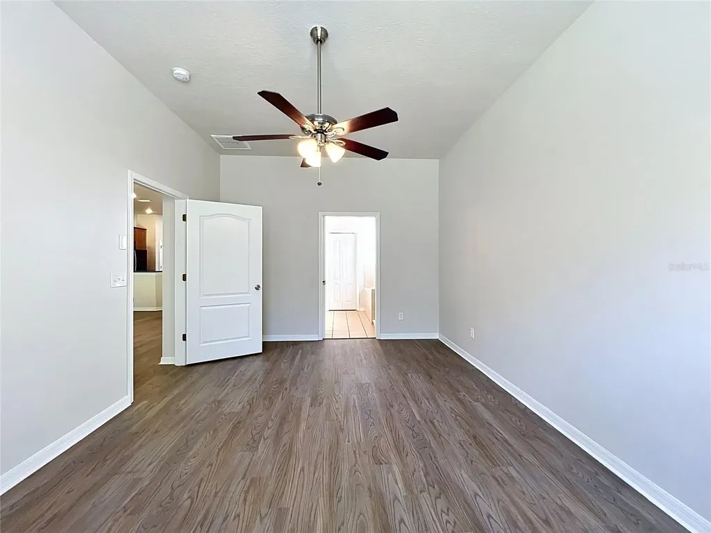 16318 Bridgelawn Avenue Lithia FL 33547