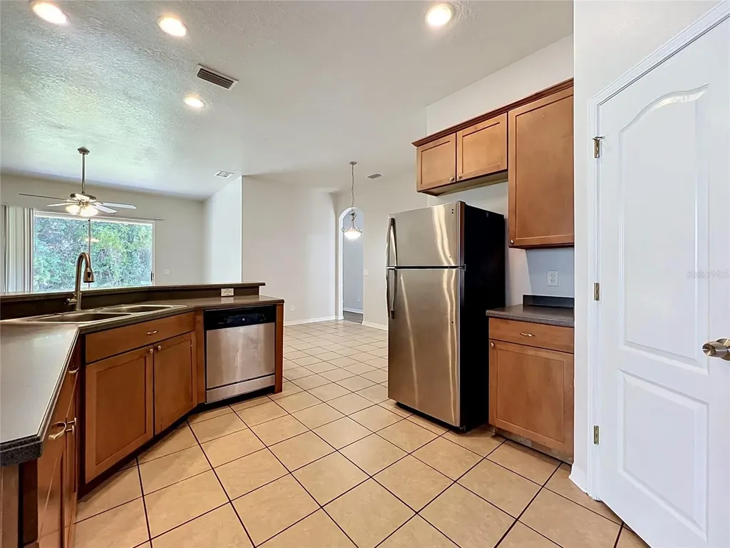 16318 Bridgelawn Avenue Lithia FL 33547