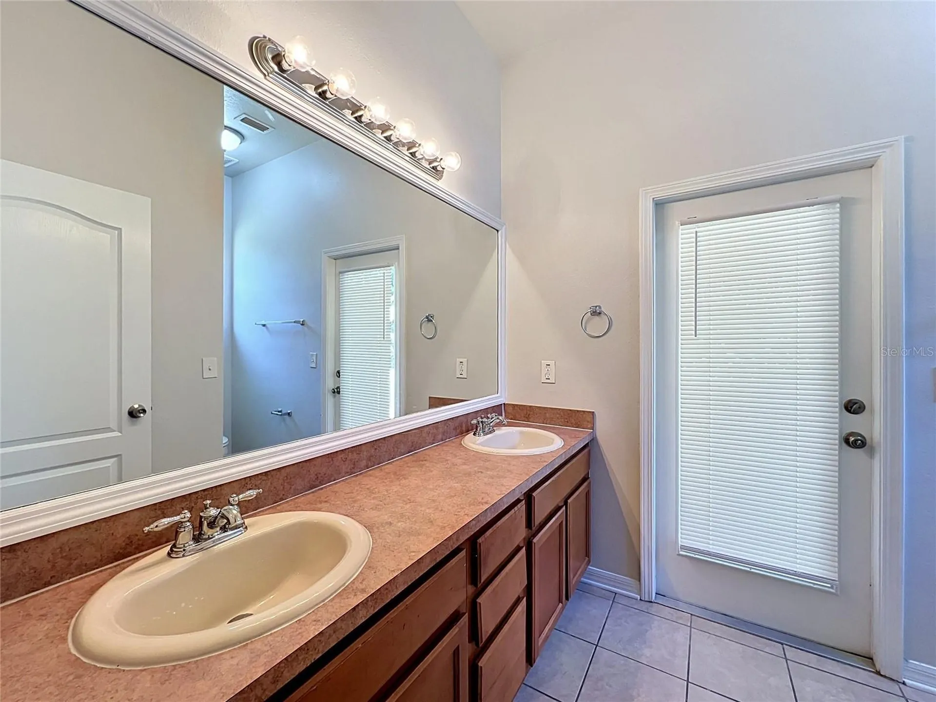 16318 Bridgelawn Avenue Lithia FL 33547
