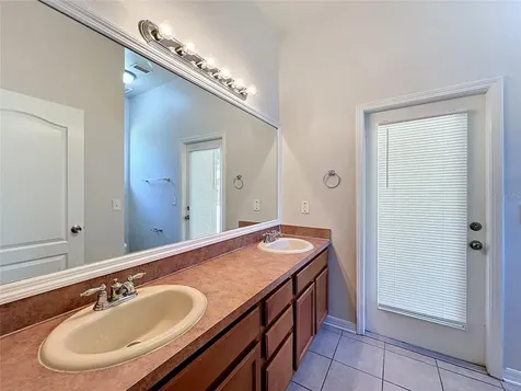 16318 Bridgelawn Avenue Lithia FL 33547