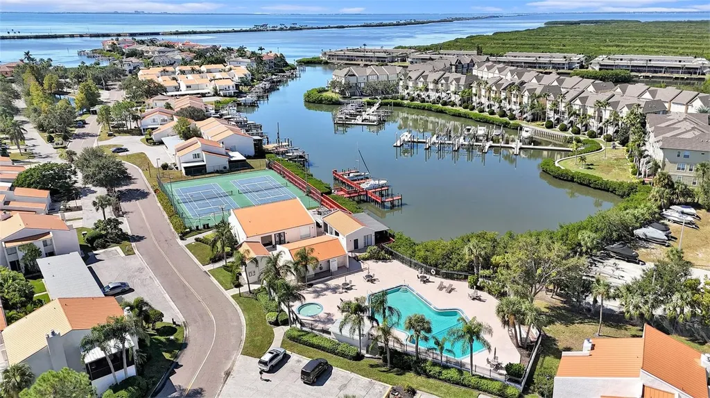 4311 Harbor House Drive Tampa FL 33615