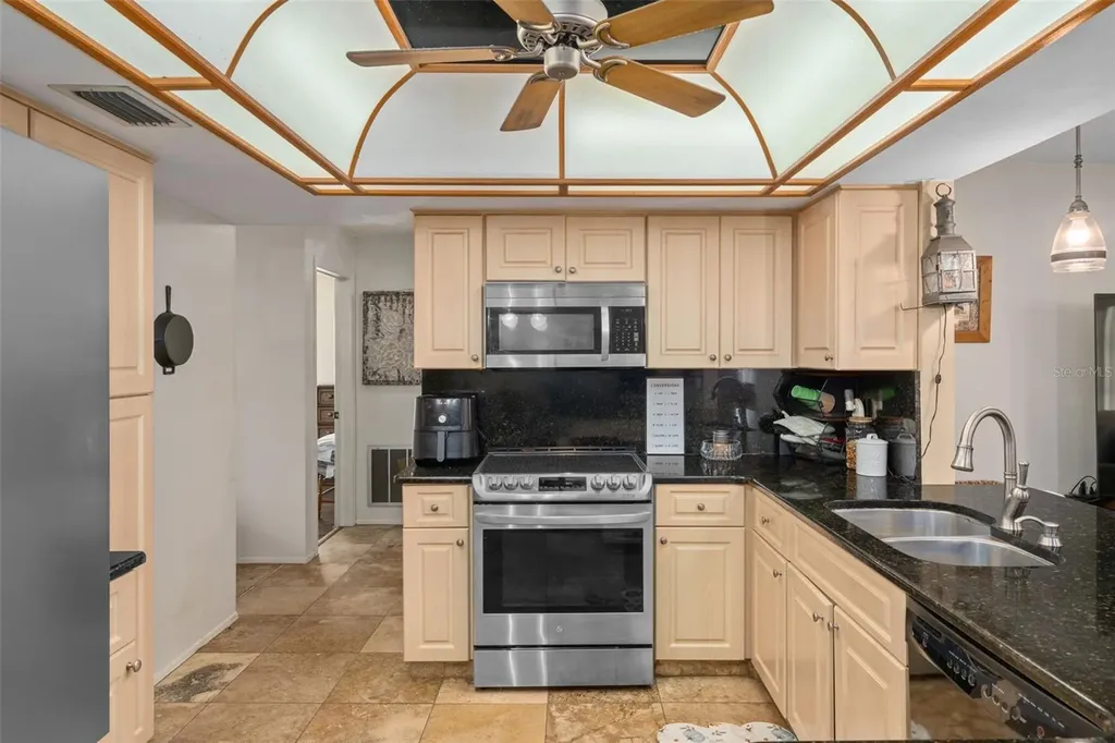 1407 Garden Avenue Tarpon Springs FL 34689