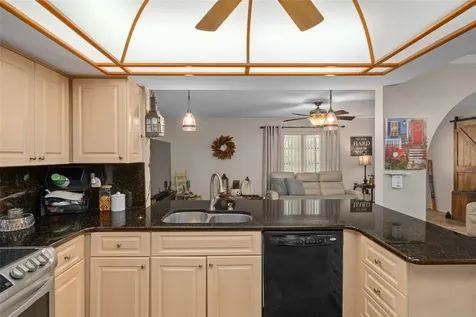 1407 Garden Avenue Tarpon Springs FL 34689