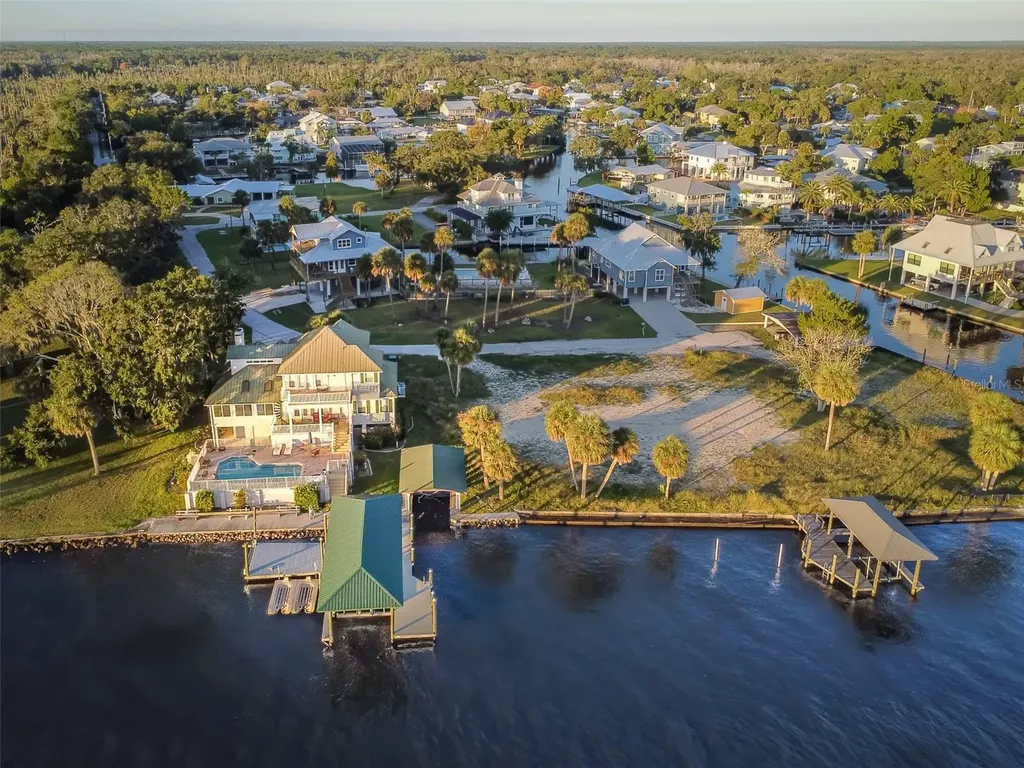 2130 NW 14th Street Crystal River FL 34428