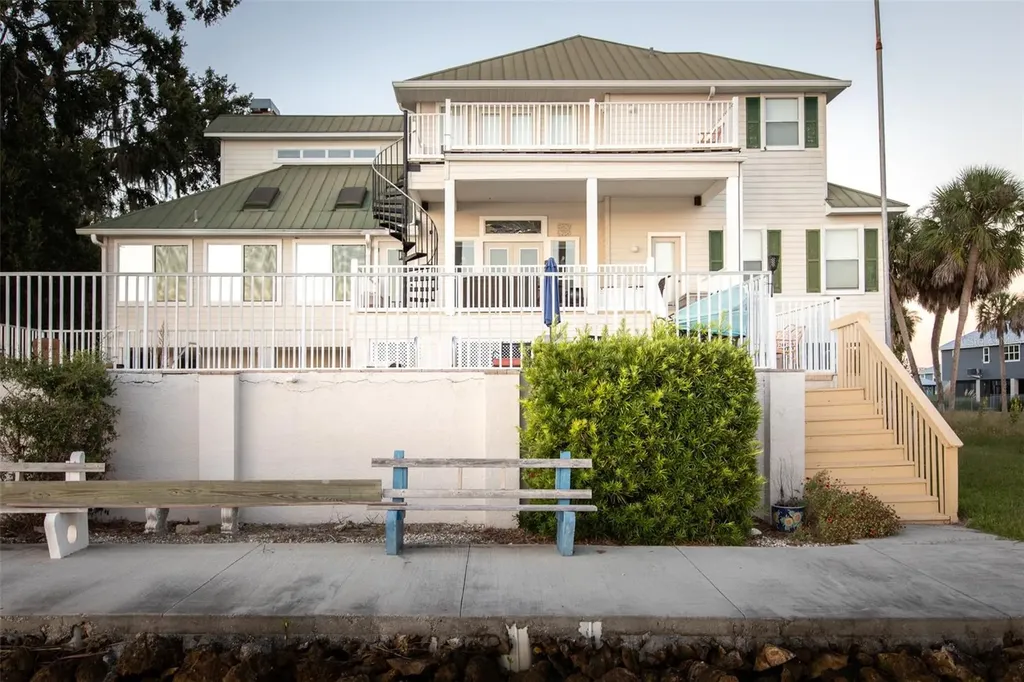 2130 NW 14th Street Crystal River FL 34428