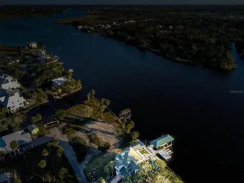 2130 NW 14th Street Crystal River FL 34428